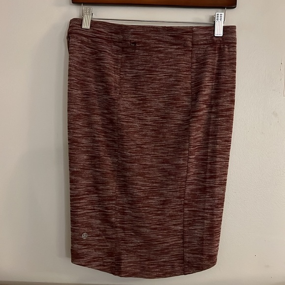 LULULEMON maroon skirt - LIKE NEW - Picture 5 of 7
